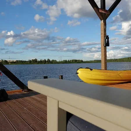 Botel Houseboat 